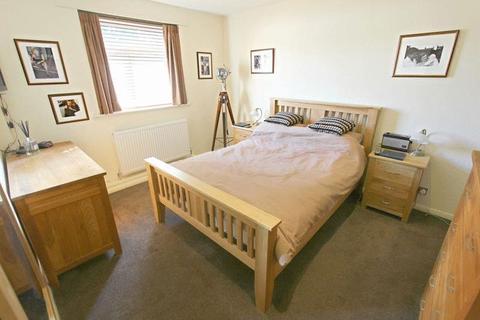32 Hickmans Close, Godstone, RH9 8EA