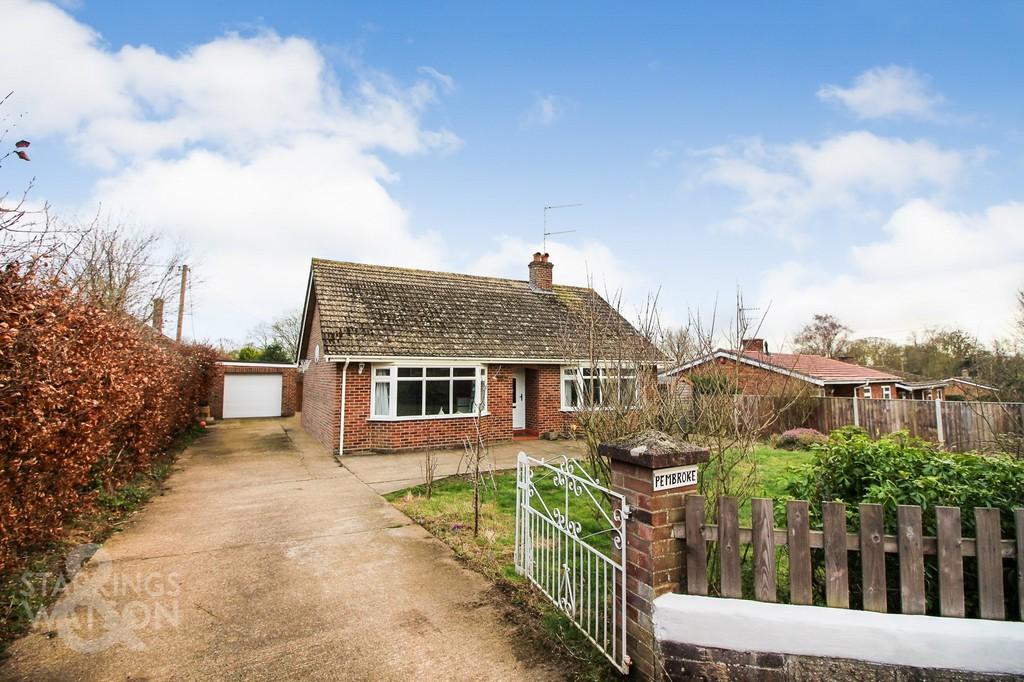 Brundall Road, Blofield, Norwich 3 bed detached bungalow £425,000