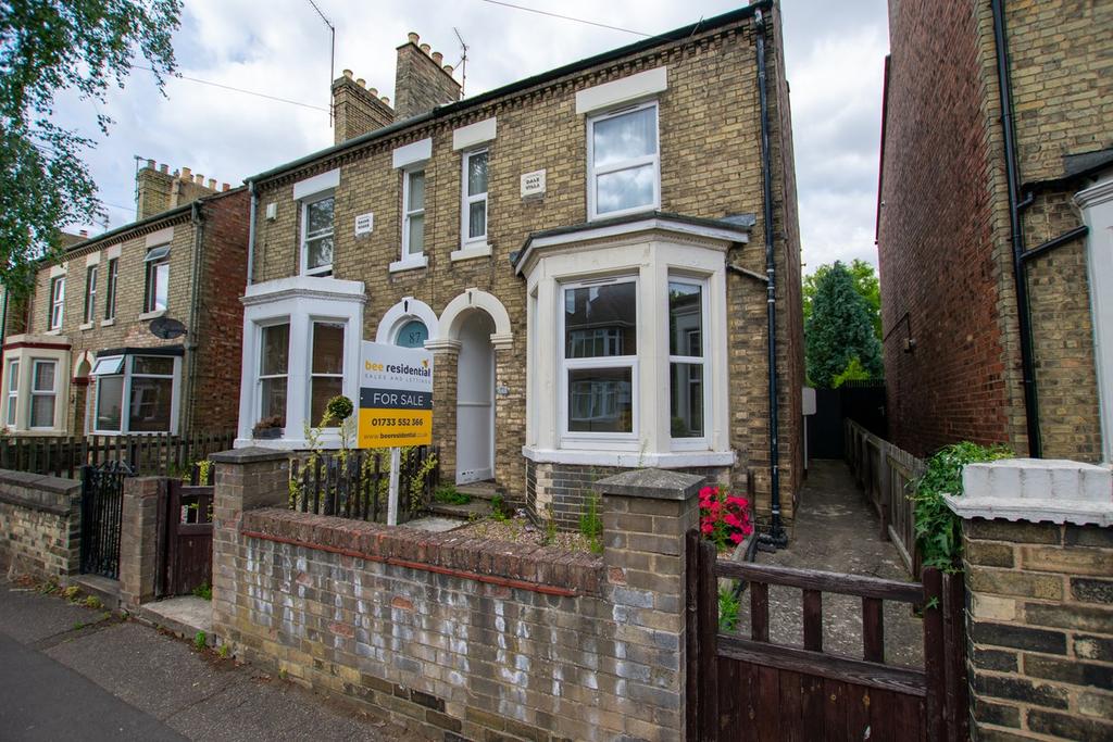Huntly Grove, Peterborough, PE1 3 bed semidetached house for sale £