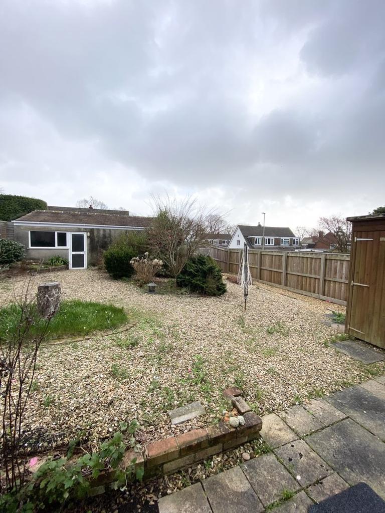 Cleeve Drive, Ivybridge 4 bed detached bungalow £1,300 pcm (£300 pw)