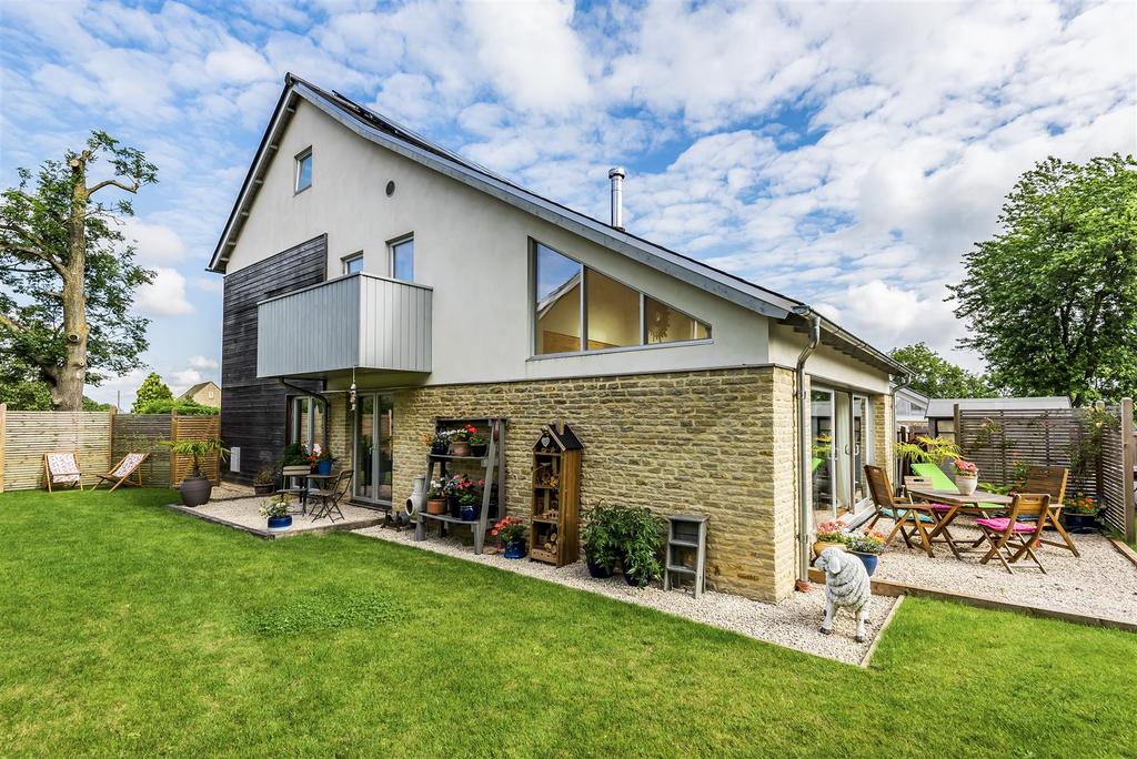 Upton Lane, Brookthorpe, Gloucester 4 bed detached house £675,000