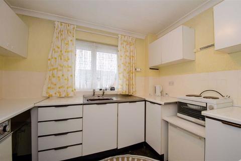 29 Blakebrook Gardens, Kidderminster, DY11 6RF