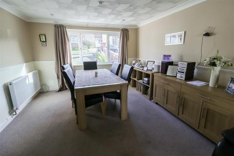 48 Latton Green, Harlow, CM18 7ER
