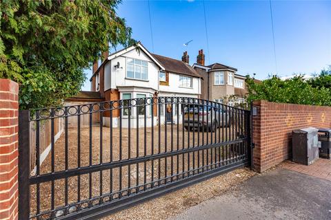3 bedroom detached house for sale, Slewins Lane, Hornchurch, RM11