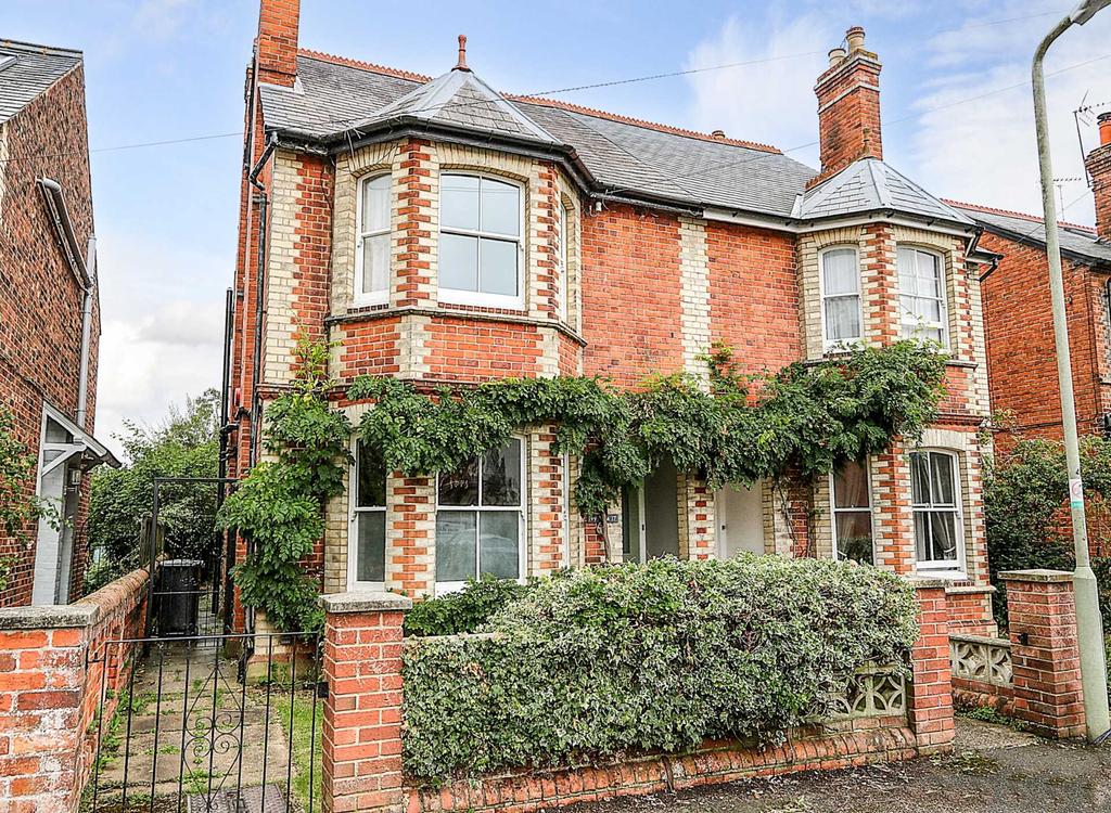 Thames Avenue, Pangbourne 3 bed semidetached house £2,250 pcm (£519 pw)