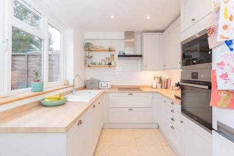 33 Taylor Road, Ashtead, KT21 2HZ