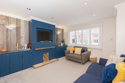 33 Taylor Road, Ashtead, KT21 2HZ
