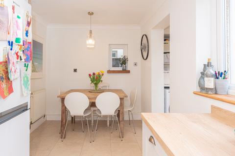 33 Taylor Road, Ashtead, KT21 2HZ