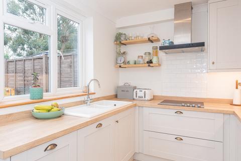 33 Taylor Road, Ashtead, KT21 2HZ