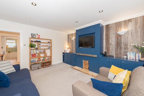 33 Taylor Road, Ashtead, KT21 2HZ