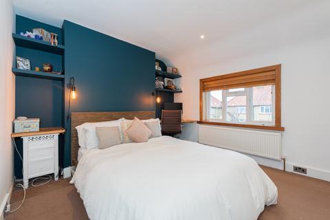 33 Taylor Road, Ashtead, KT21 2HZ