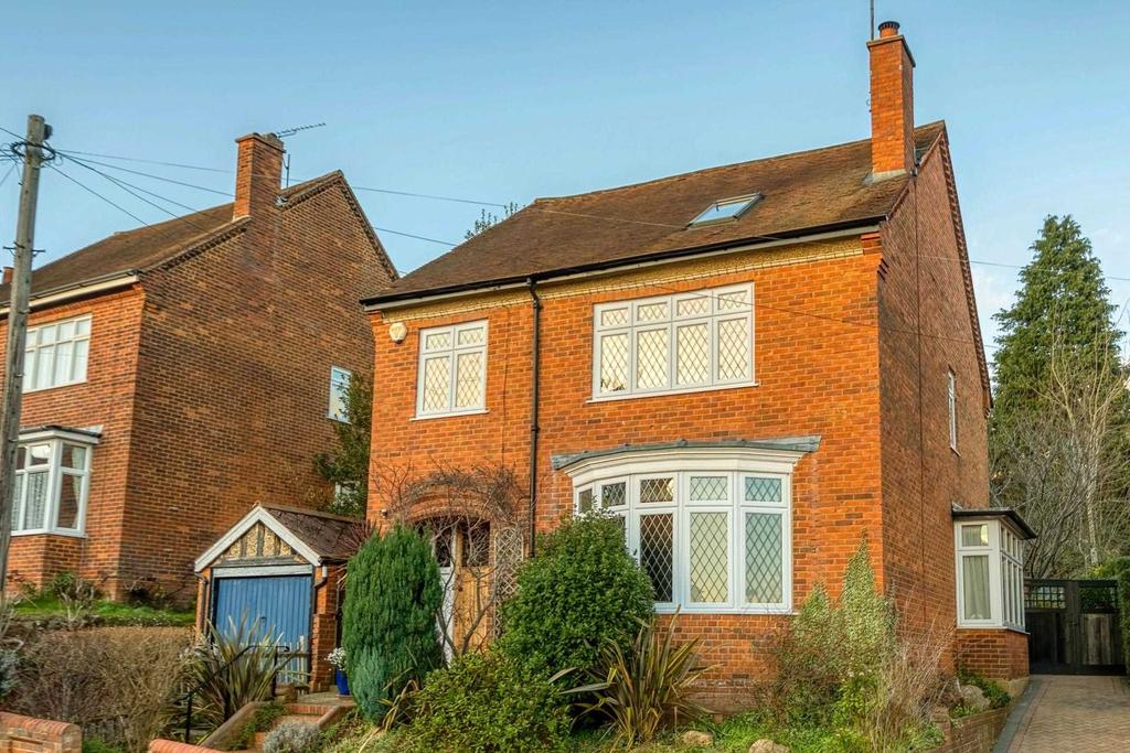 Clifton Park Road, Caversham, Reading 5 bed detached house £965,000