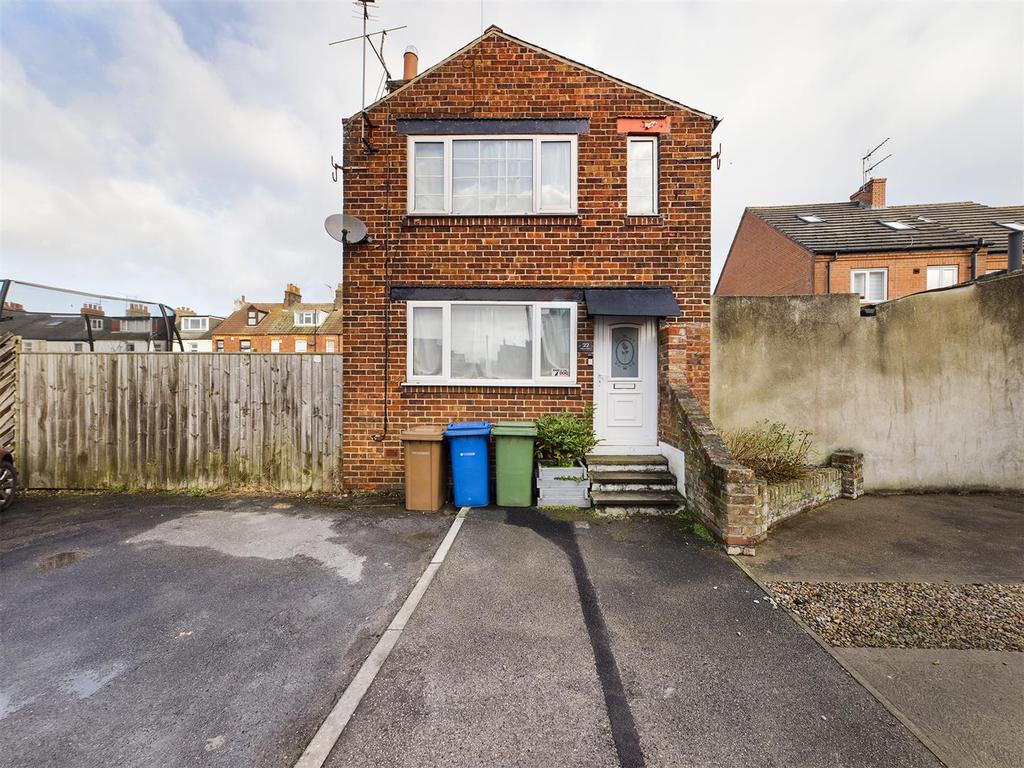 Ashbourne Avenue, Bridlington 2 bed link detached house £114,950