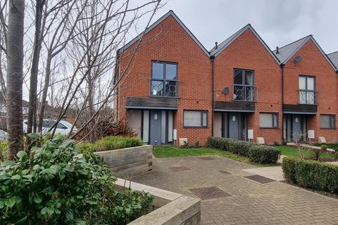 3 bedroom end of terrace house to rent, Old Dairy Close, Totton SO40