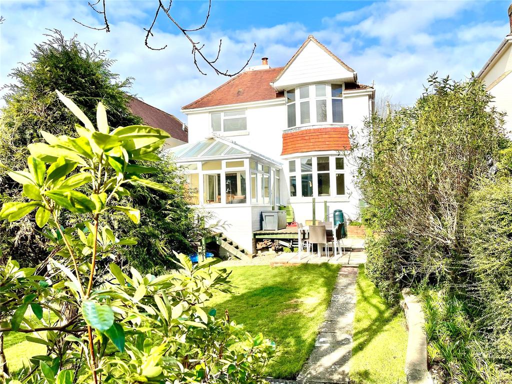 Highfield Avenue, Lymington, SO41 3 bed detached house £625,000