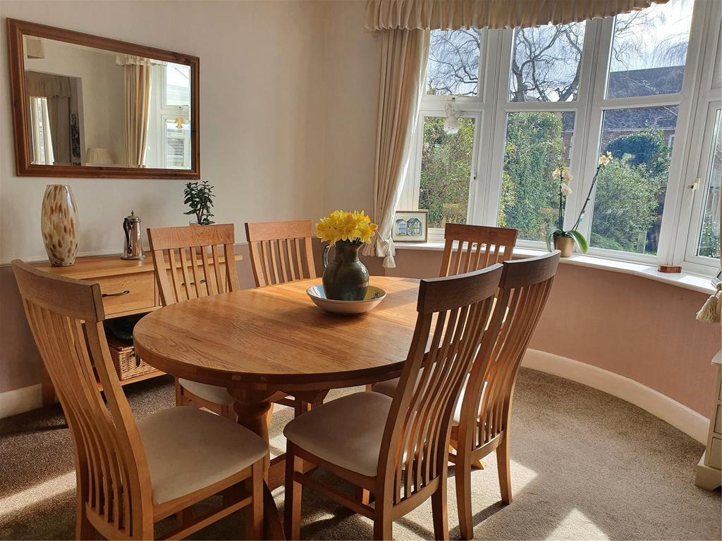 Highfield Avenue, Lymington, SO41 3 bed detached house £625,000