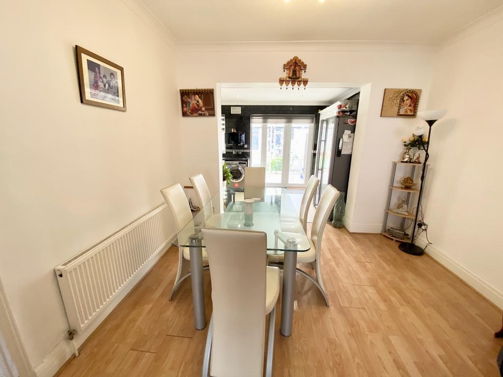 Buck Lane, Kingsbury, NW9 3 bed semidetached house £599,999
