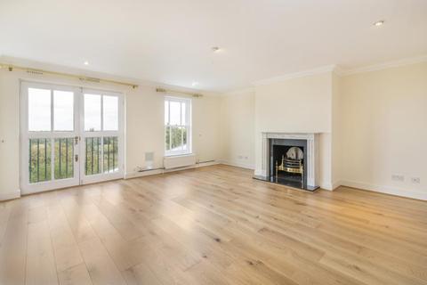 16 Pinel Close, Virginia Water, GU25 4SP