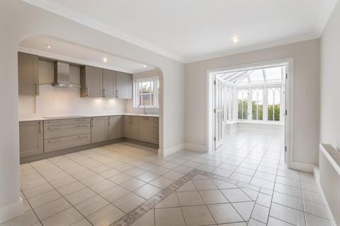 16 Pinel Close, Virginia Water, GU25 4SP