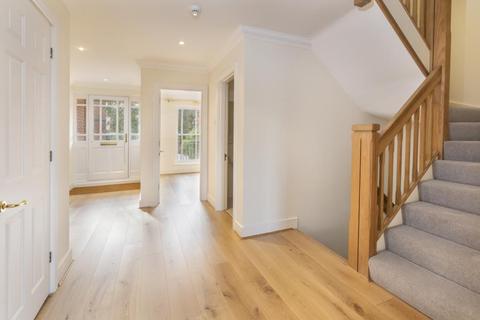16 Pinel Close, Virginia Water, GU25 4SP