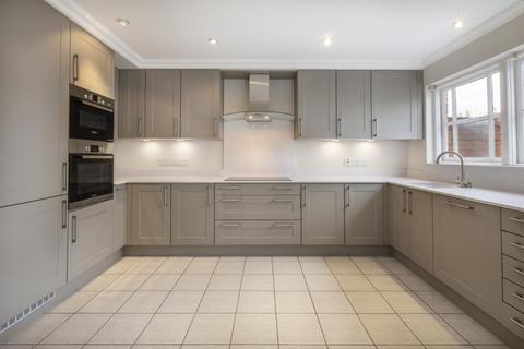 16 Pinel Close, Virginia Water, GU25 4SP
