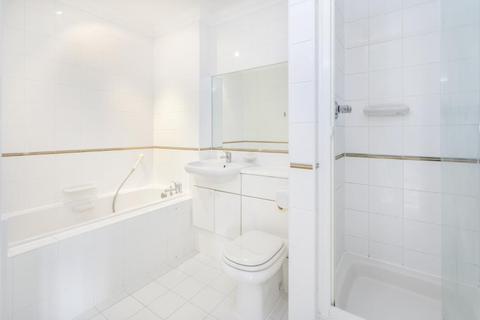 16 Pinel Close, Virginia Water, GU25 4SP