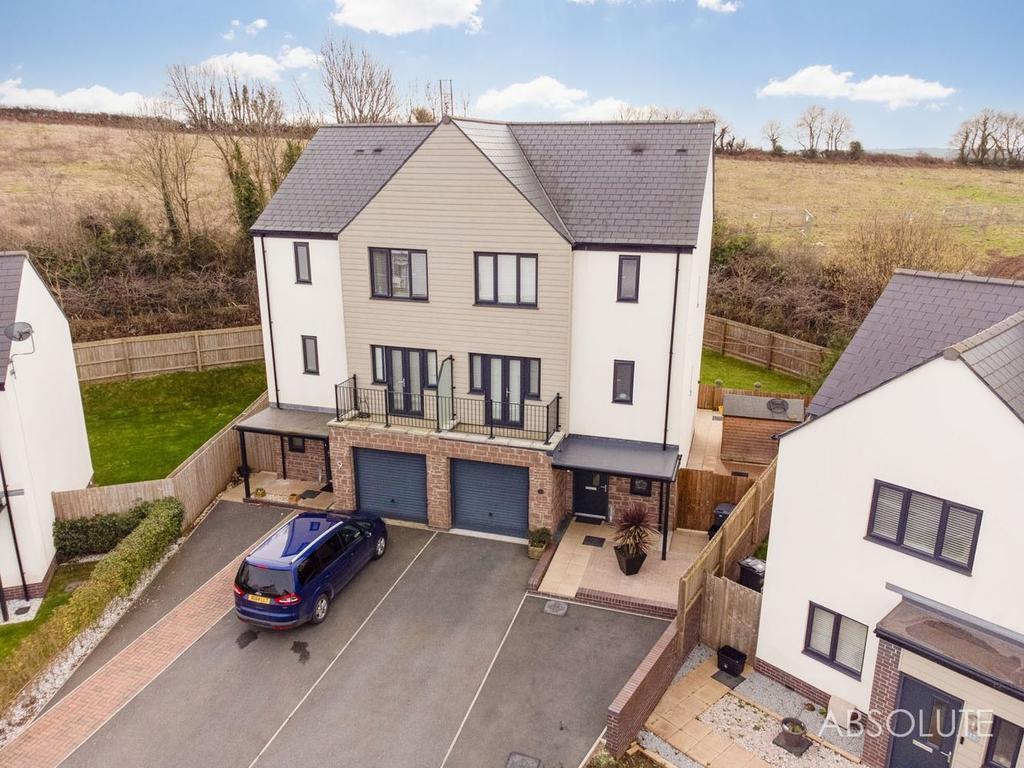 Foxglove Way, Paignton, Devon, TQ4 4 bed semidetached house £400,000