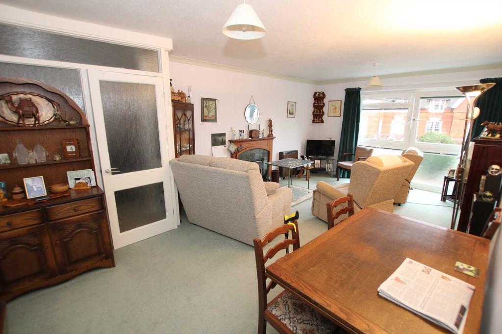 Granville Road, Eastbourne, BN20 7EG 2 bed flat £245,000