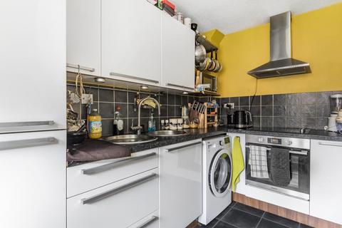 2 bedroom apartment to rent - Cameron Road,  Chesham,  HP5