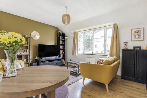 2 bedroom apartment to rent, Cameron Road,  Chesham,  HP5