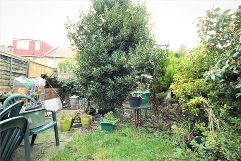 25 Myrtle Gardens, London, W7 3JQ
