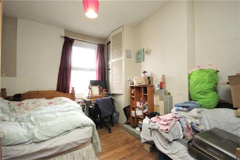 25 Myrtle Gardens, London, W7 3JQ