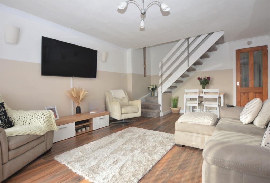 Morrison Avenue, Bonnybridge... 2 bed semidetached villa £700 pcm (£