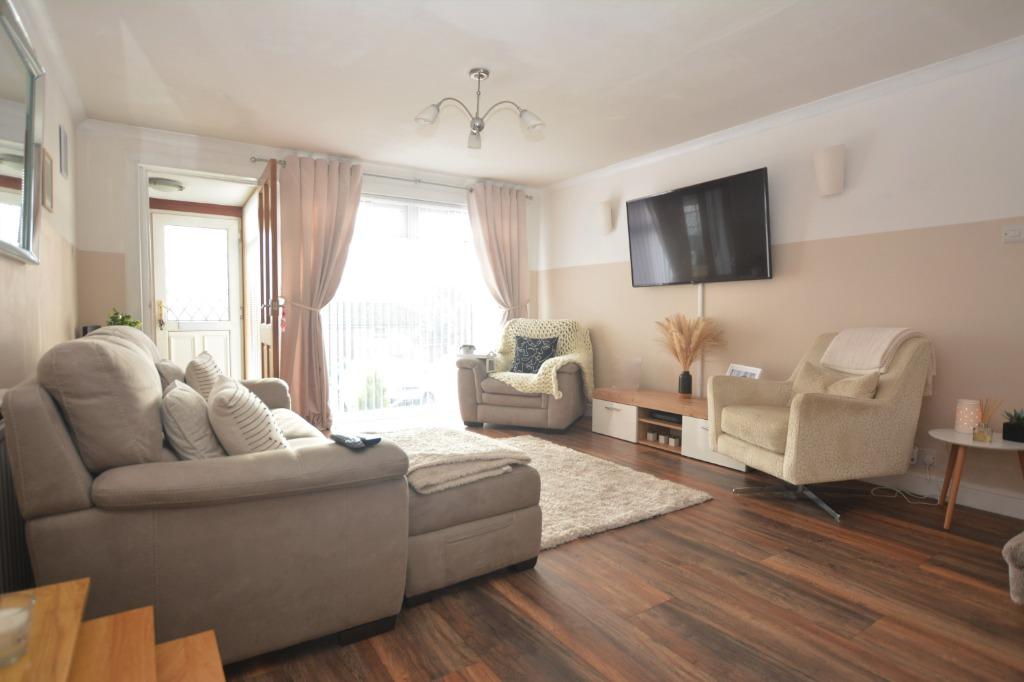 Morrison Avenue, Bonnybridge... 2 bed semidetached villa £700 pcm (£