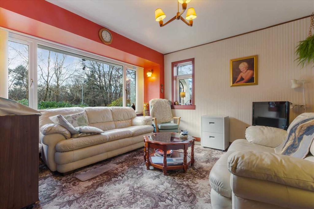 TV / Family Room (1)