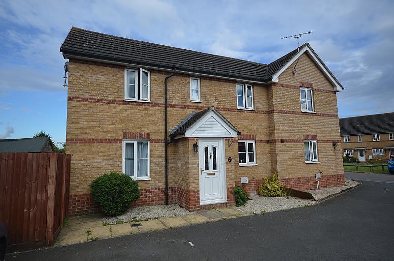 Nichols Grove, Braintree, CM7 2 bed semi-detached house - £1,000 pcm (£ ...