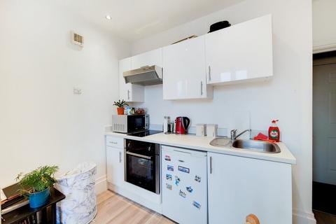 Studio to rent, West End Lane, West Hampstead NW6