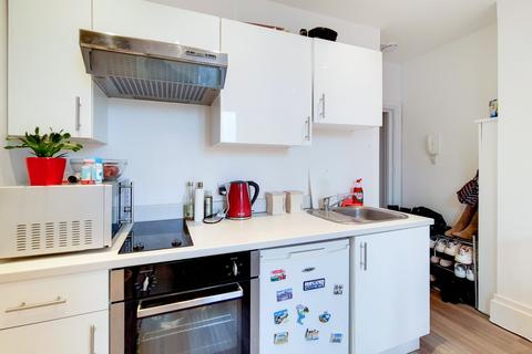 Studio to rent, West End Lane, West Hampstead NW6