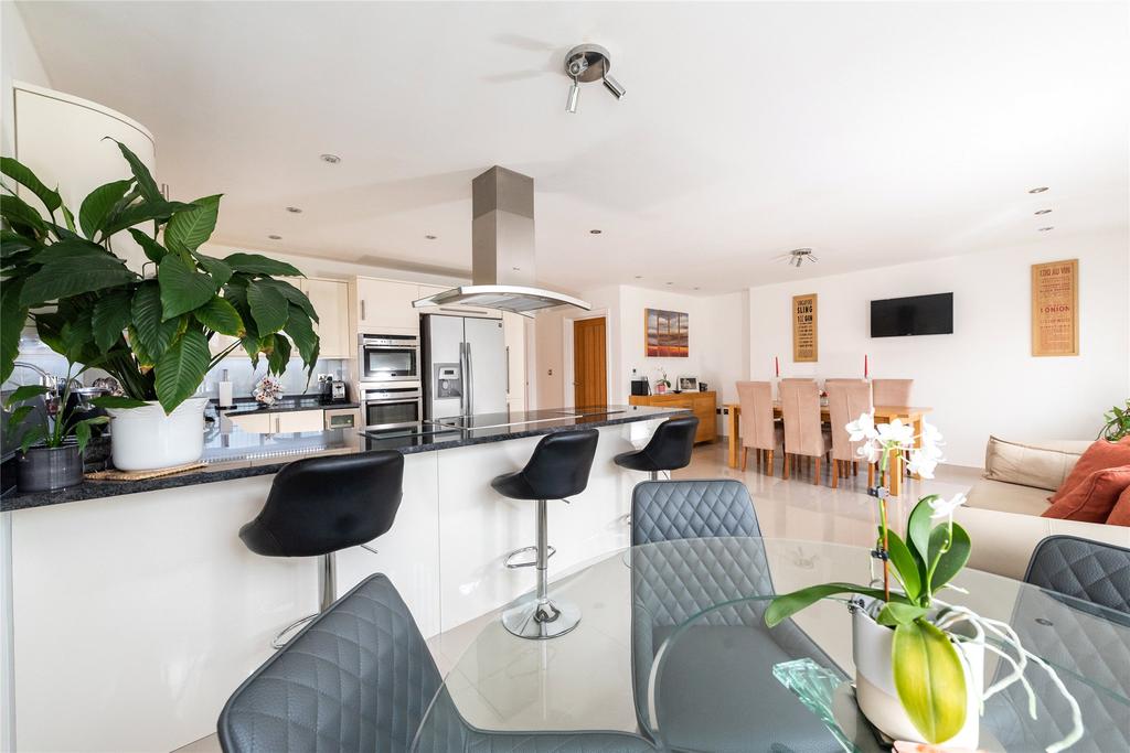 Kitchen/Dining Area