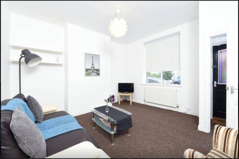 2 bedroom terraced house to rent, Heaton Street, Prestwich, M25