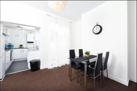 2 bedroom terraced house to rent, Heaton Street, Prestwich, M25