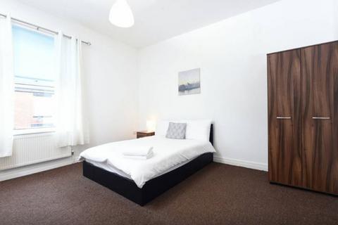 2 bedroom terraced house to rent, Heaton Street, Prestwich, M25