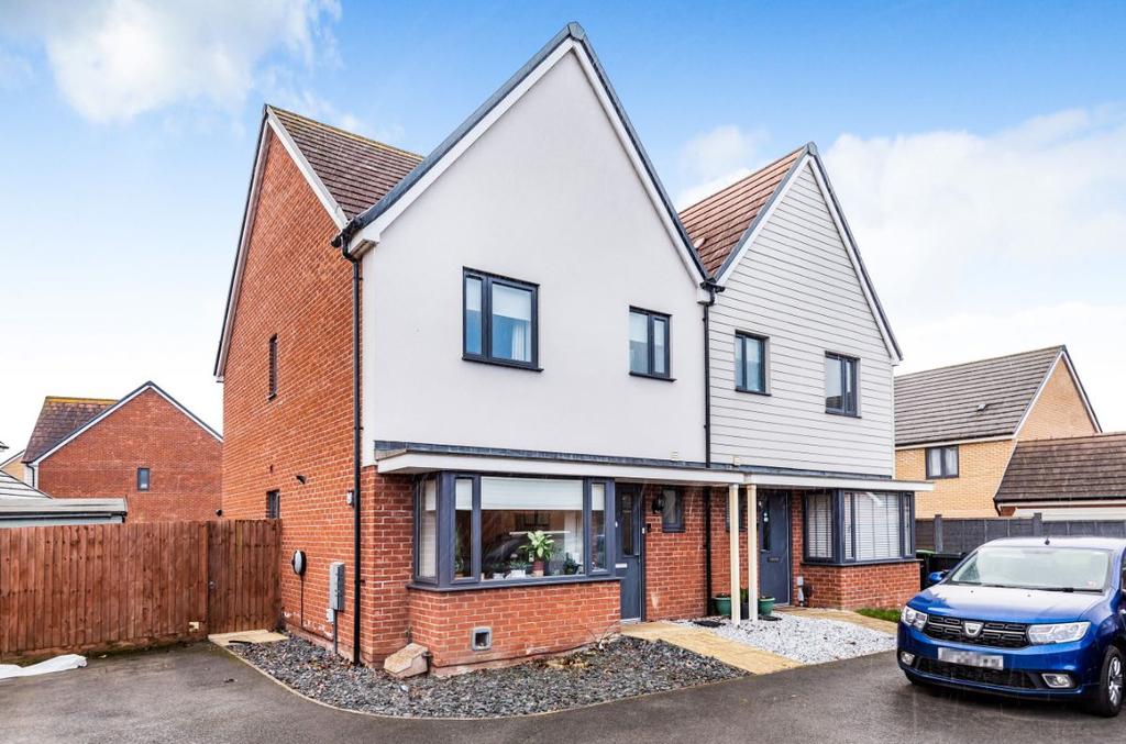 Ashpole Avenue, Wootton, Bedford 3 bed semidetached house £350,000