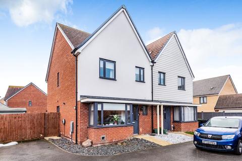 8 Ashpole Avenue, Wootton, Bedford, MK43 9ED