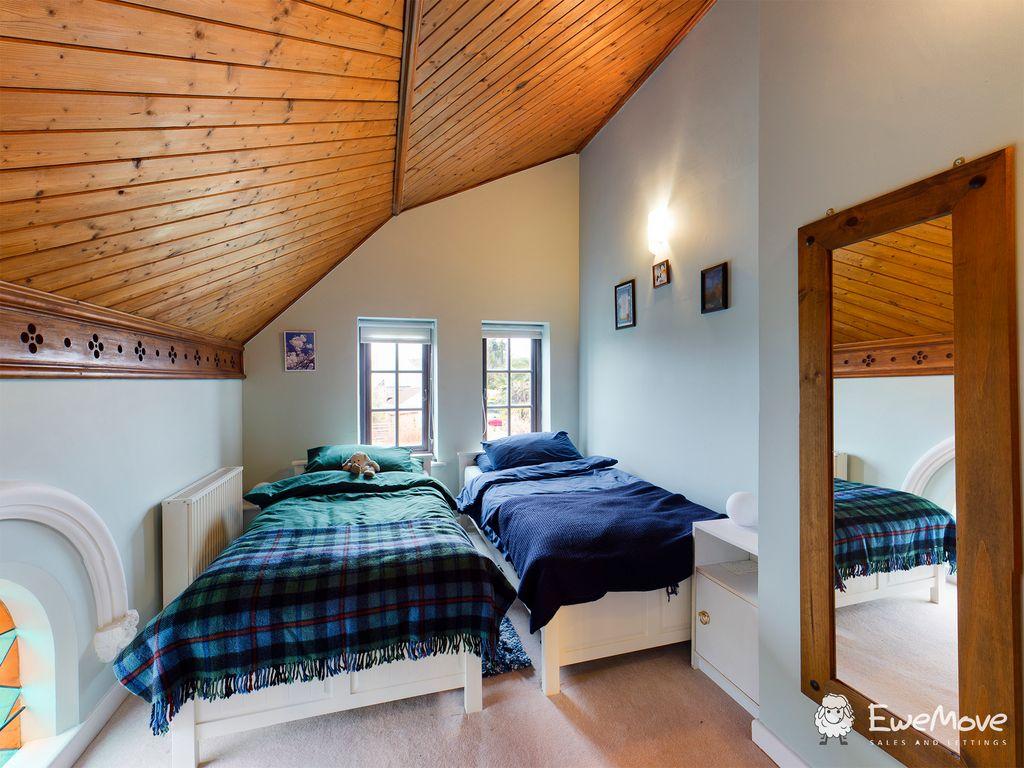 Bedroom 1 (Double)