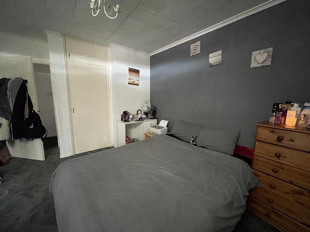 Ashurst Road Cosham PO6 2 bed flat £725 pcm (£167 pw)