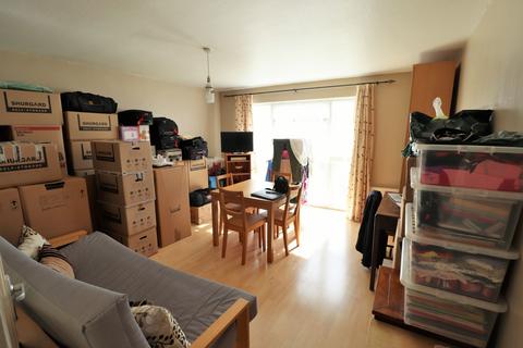 2 bedroom flat to rent, Apsley Close Harrow, Middlesex, HA2 6AP