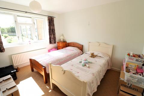 2 bedroom flat to rent, Apsley Close Harrow, Middlesex, HA2 6AP