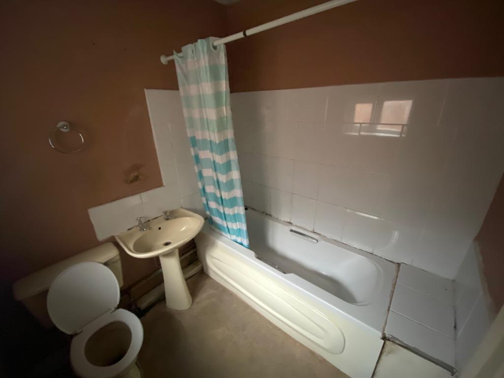 Bathroom T202201311703.jpg