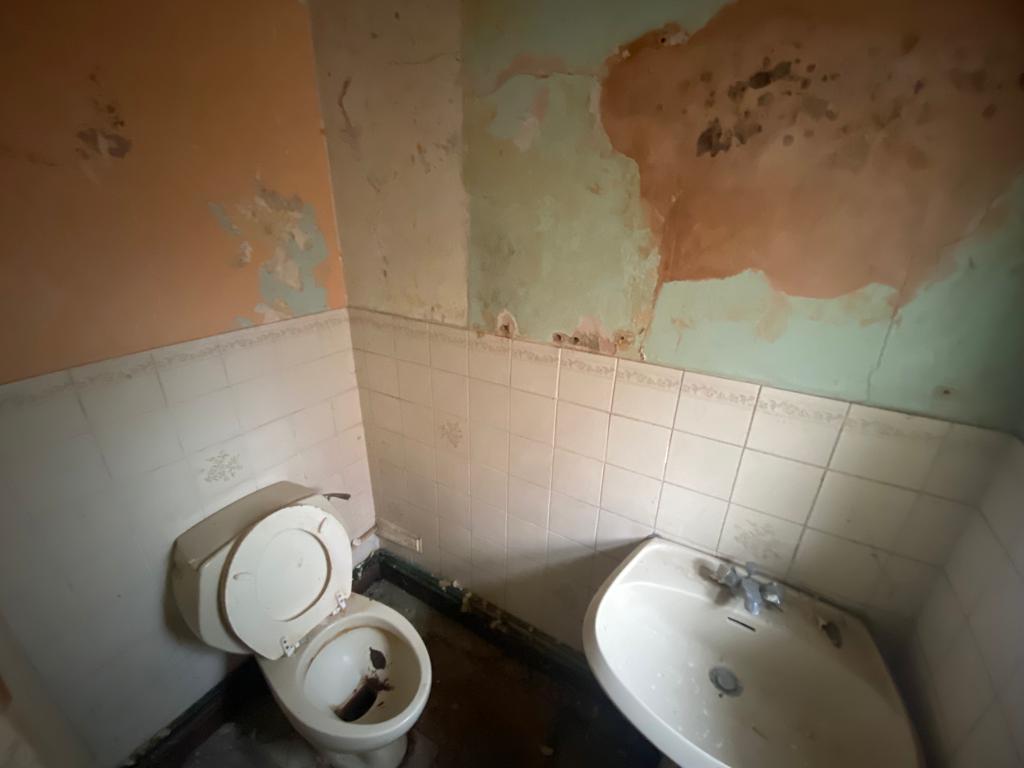 Bathroom T202201311209.jpg
